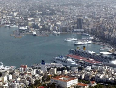 Ποδαρικό στο λιμάνι του Πειραιά παρουσία Φώτη Κουβέλη